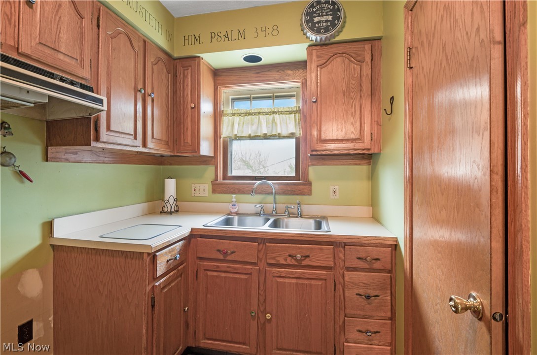 1873 Pickle Road Akron, OH 44312 - Photo 18 of 31 1873 Pickle Rd, Akron, OH 44312 Kitchen