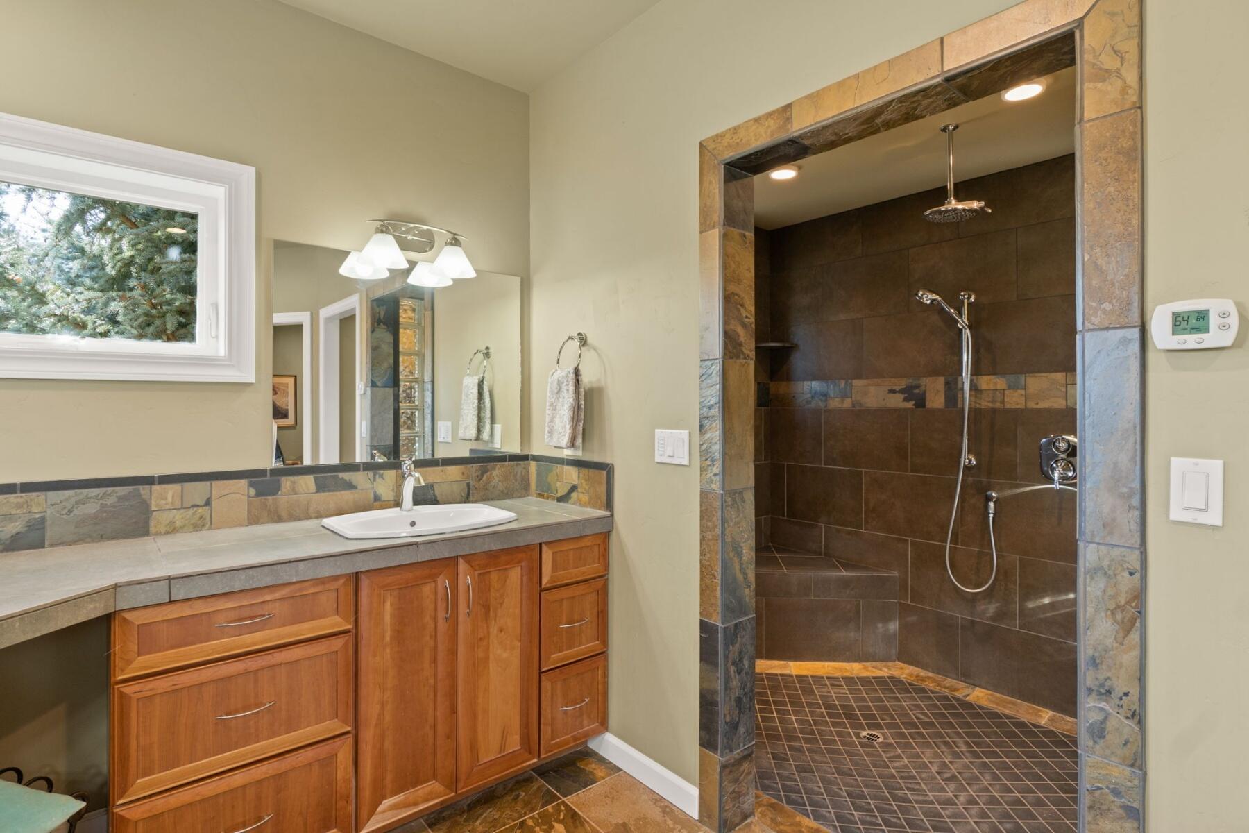 64891 Collins Road Bend, OR 97703 - Photo 19 of 46 19