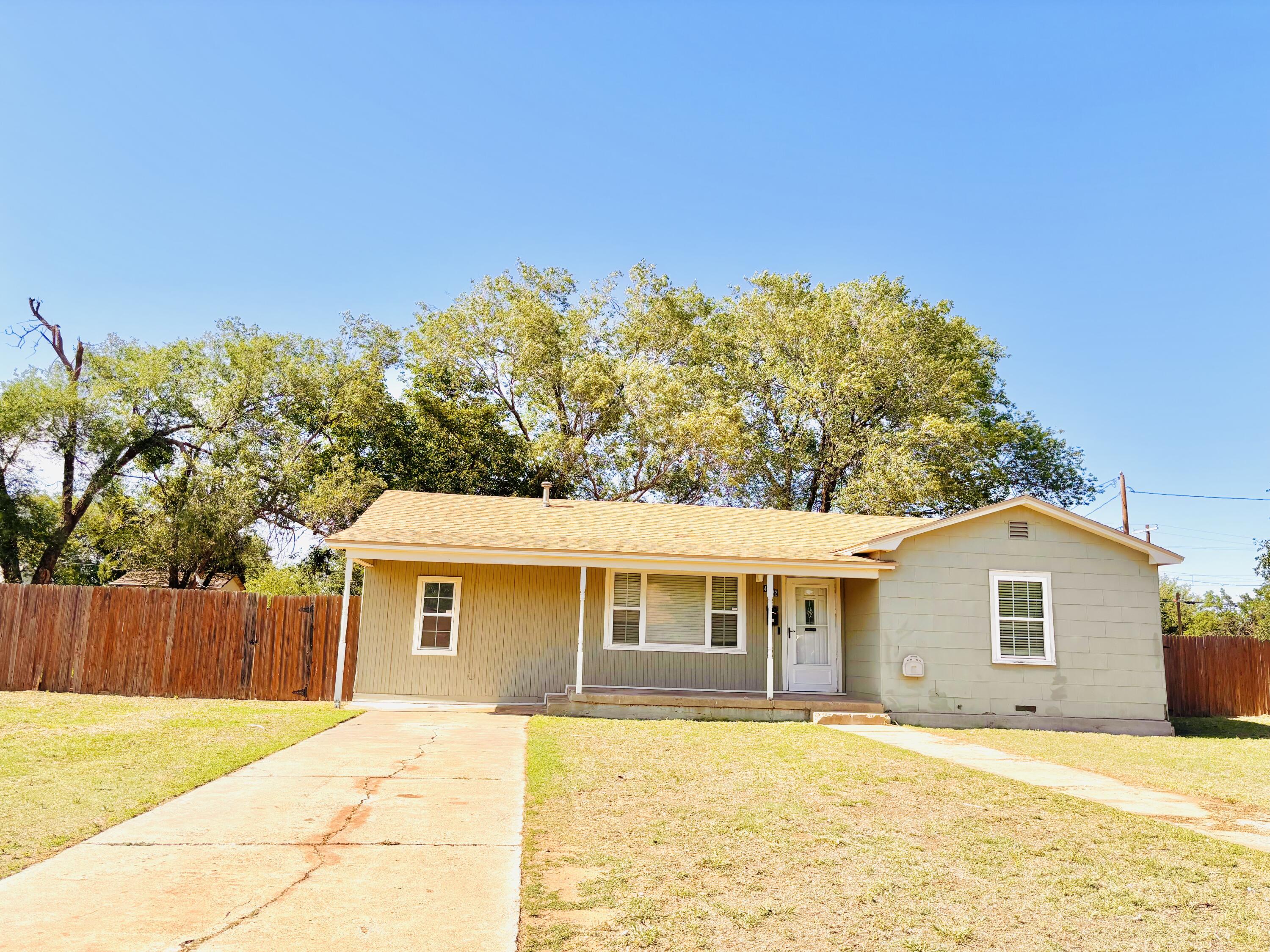 4702 40th Street Lubbock, TX 79414 - Photo 3 of 23 IMG_2046
