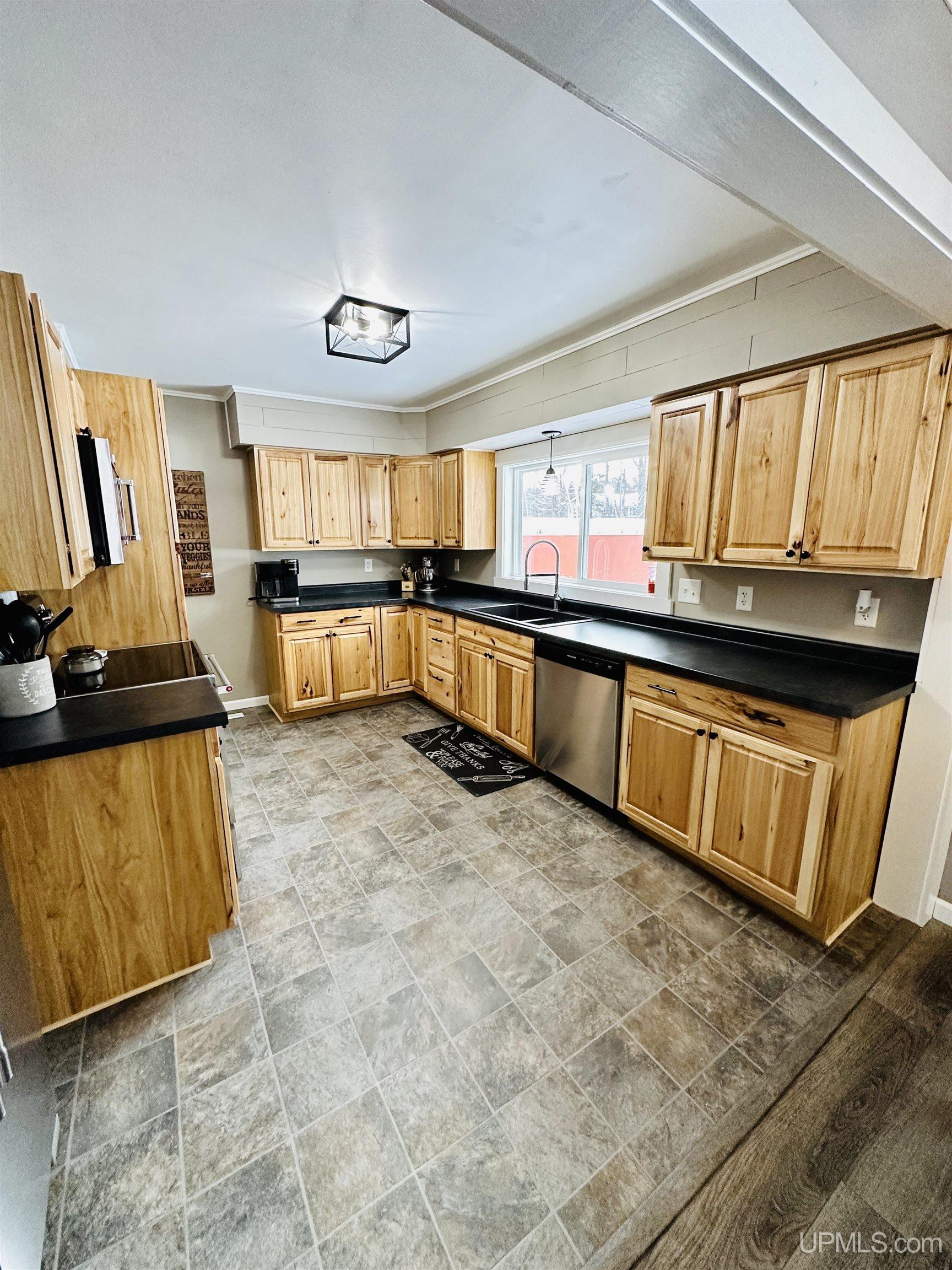 480 County Road Negaunee, MI 49866 - Photo 5 of 28
