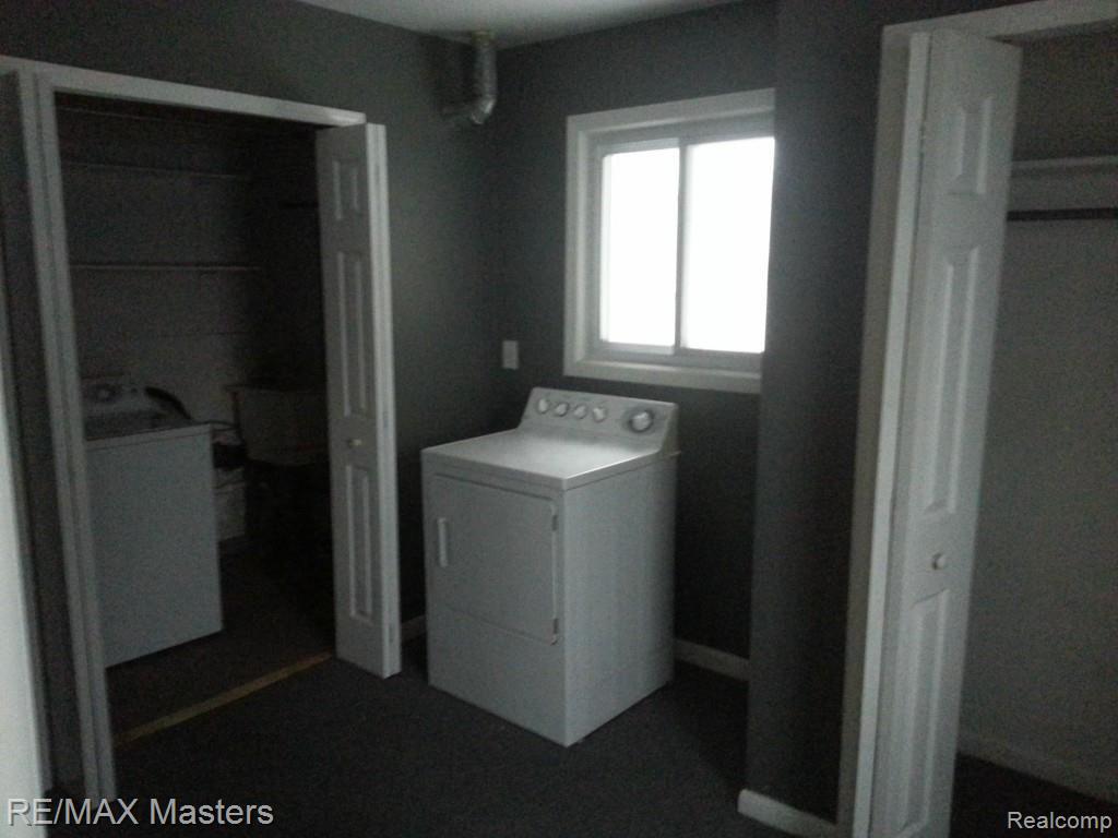2118 Roslyn Road Grosse Pointe, MI 48236 - Photo 6 of 8 mudroom.jpg