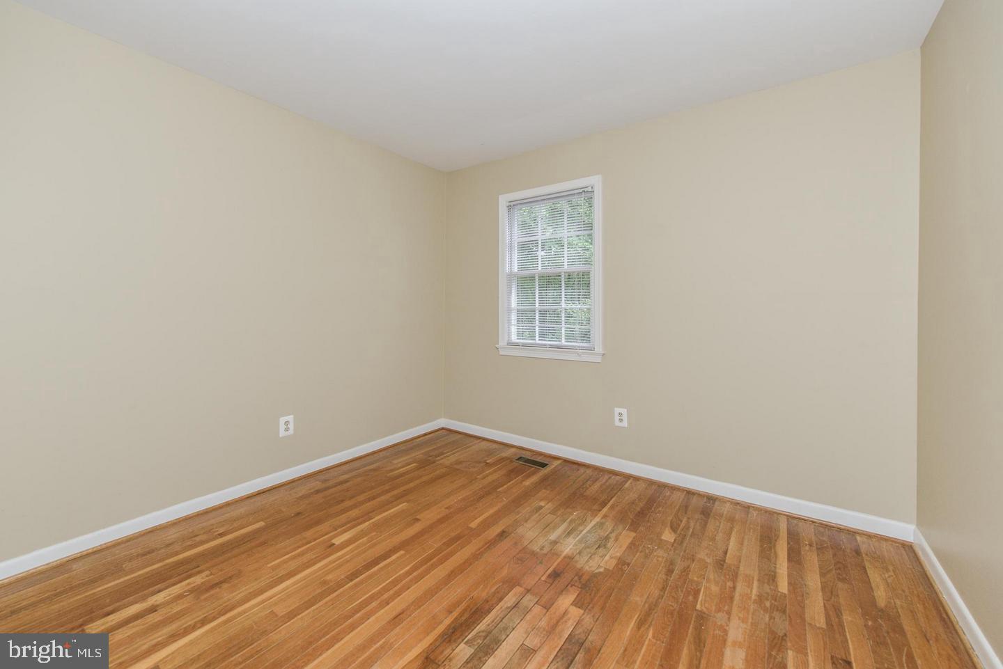 1860 Golf View Court Reston, VA 20190 - Photo 26 of 30 Gallery Image 26
