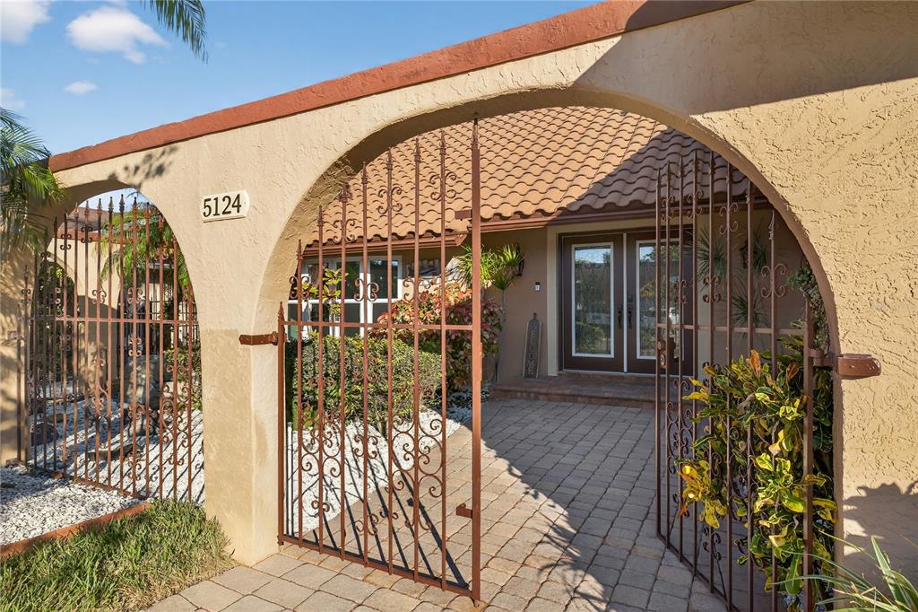 5124 South Shore Drive New Port Richey, FL 34652 - Photo 9 of 100