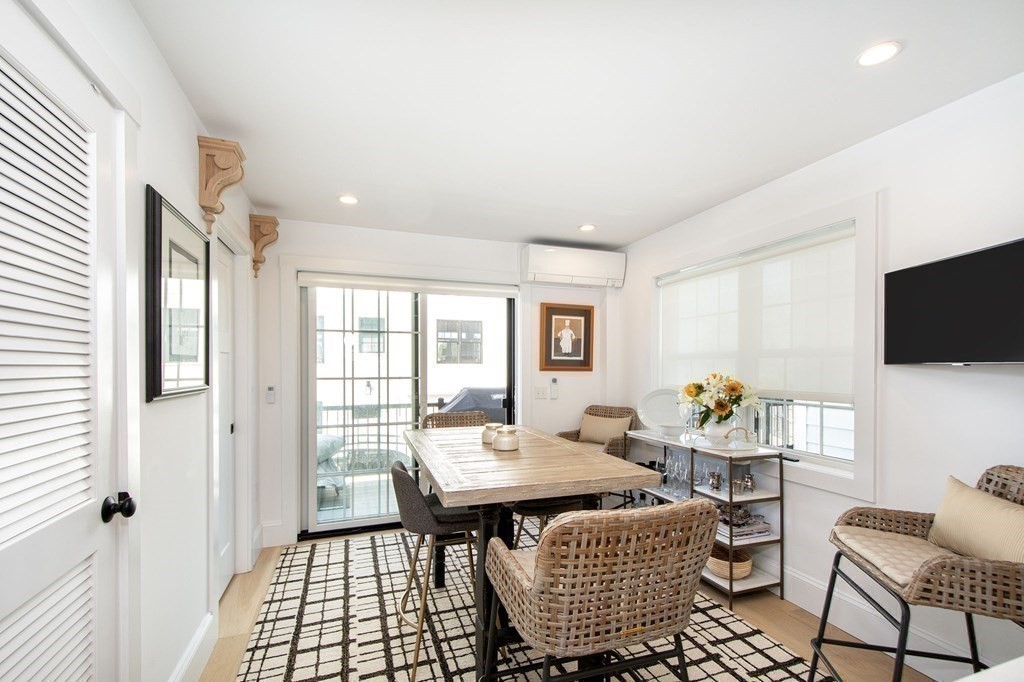 83 Glades Road Scituate, MA 02066 - Photo 10 of 37 a living room with furniture