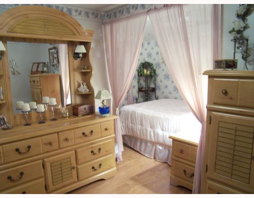 110 Kurn Road Tarentum, PA 15084 - Photo 4 of 10 Master Bedroom.