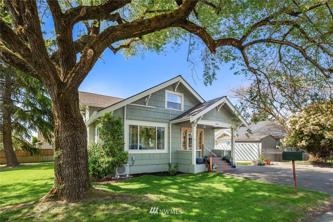 1905 Talbot Road South Renton, WA 98055 - Photo 2 of 27