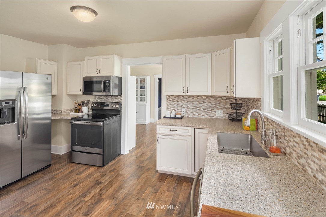 1905 Talbot Road South Renton, WA 98055 - Photo 11 of 27