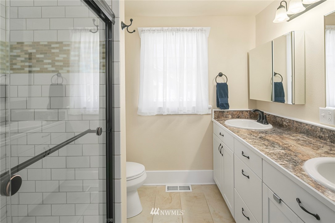 1905 Talbot Road South Renton, WA 98055 - Photo 15 of 27