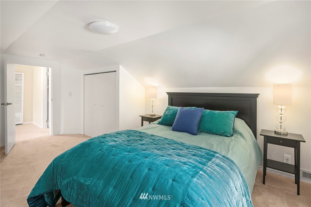 1905 Talbot Road South Renton, WA 98055 - Photo 20 of 27