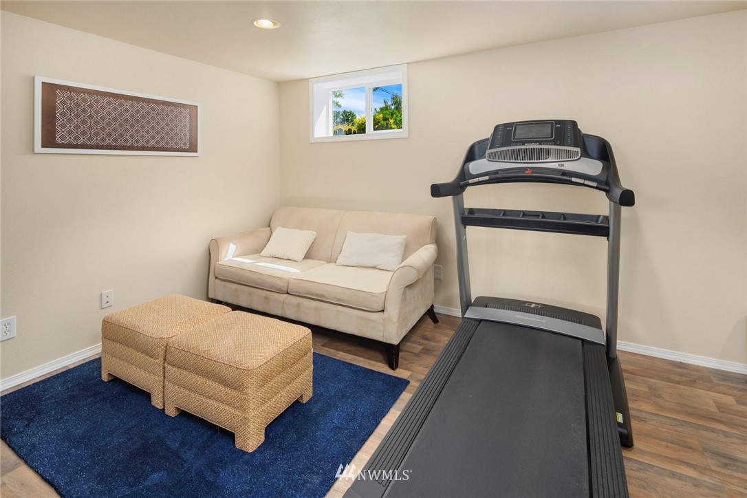 1905 Talbot Road South Renton, WA 98055 - Photo 24 of 27
