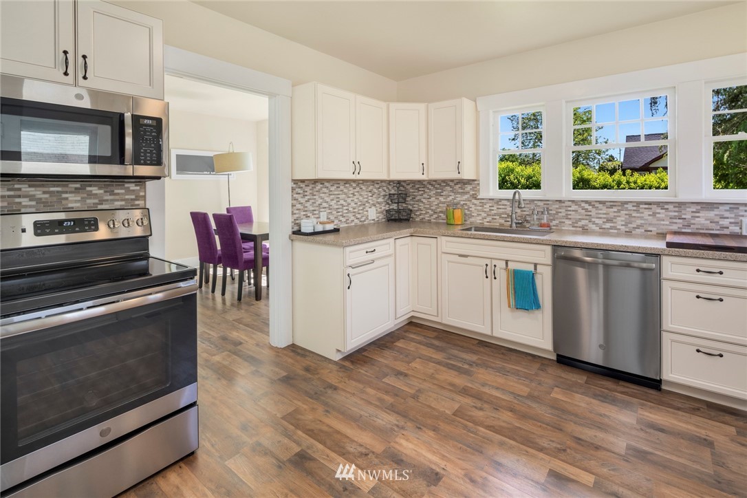 1905 Talbot Road South Renton, WA 98055 - Photo 10 of 27