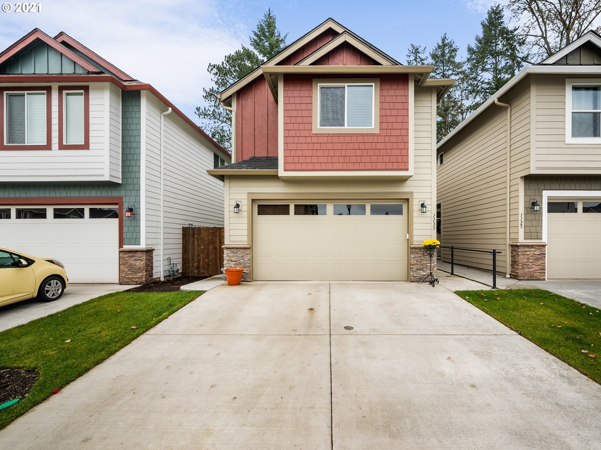 1133 South Union Place Ridgefield, WA 98642 - Photo 1 of 27 a front view of a house with a yard and garage