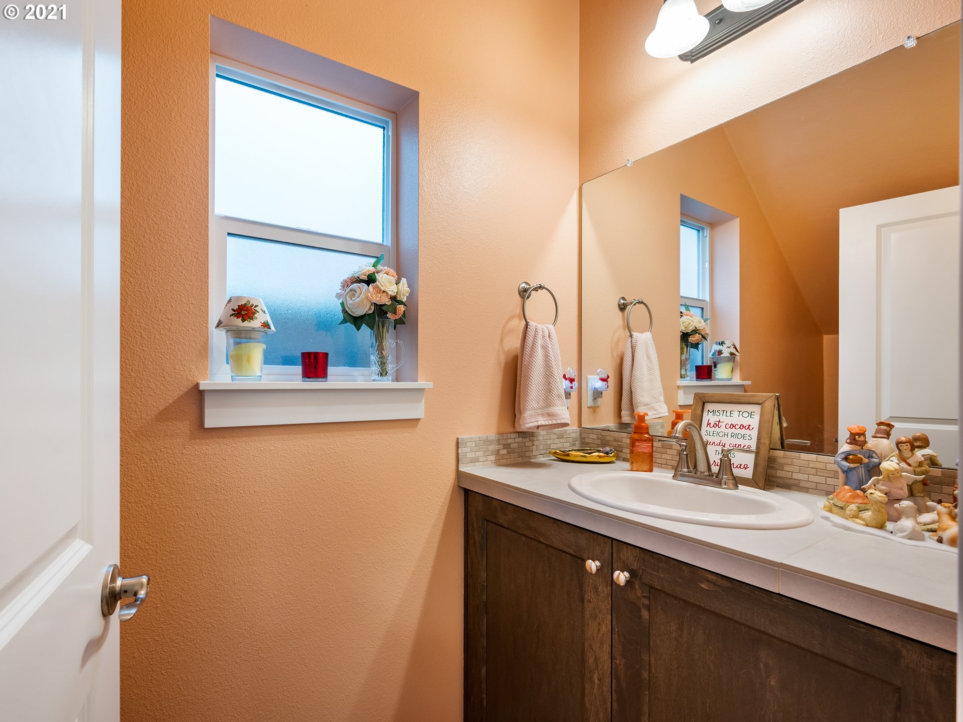 1133 South Union Place Ridgefield, WA 98642 - Photo 11 of 27 a bathroom with a sink and a mirror