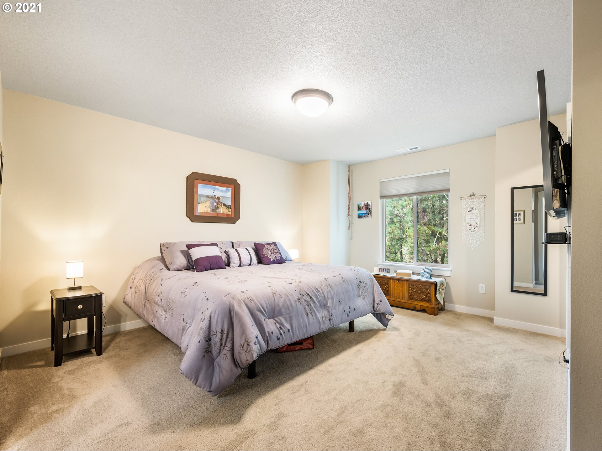 1133 South Union Place Ridgefield, WA 98642 - Photo 14 of 27 a spacious bedroom with a bed and a large window