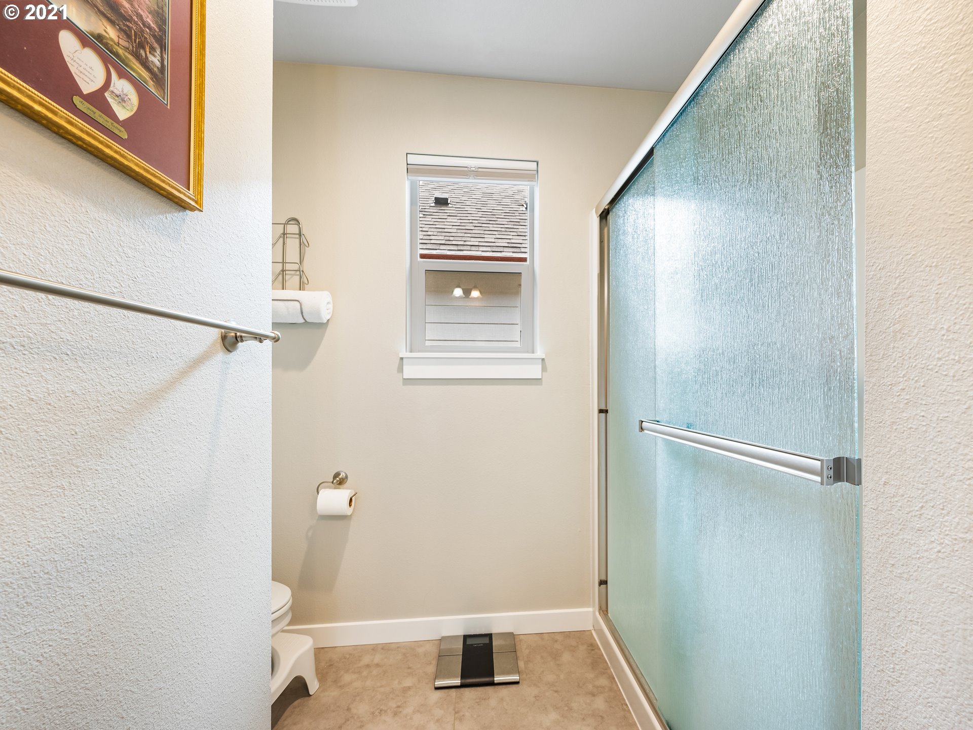 1133 South Union Place Ridgefield, WA 98642 - Photo 17 of 27 a bathroom with a sink and mirror