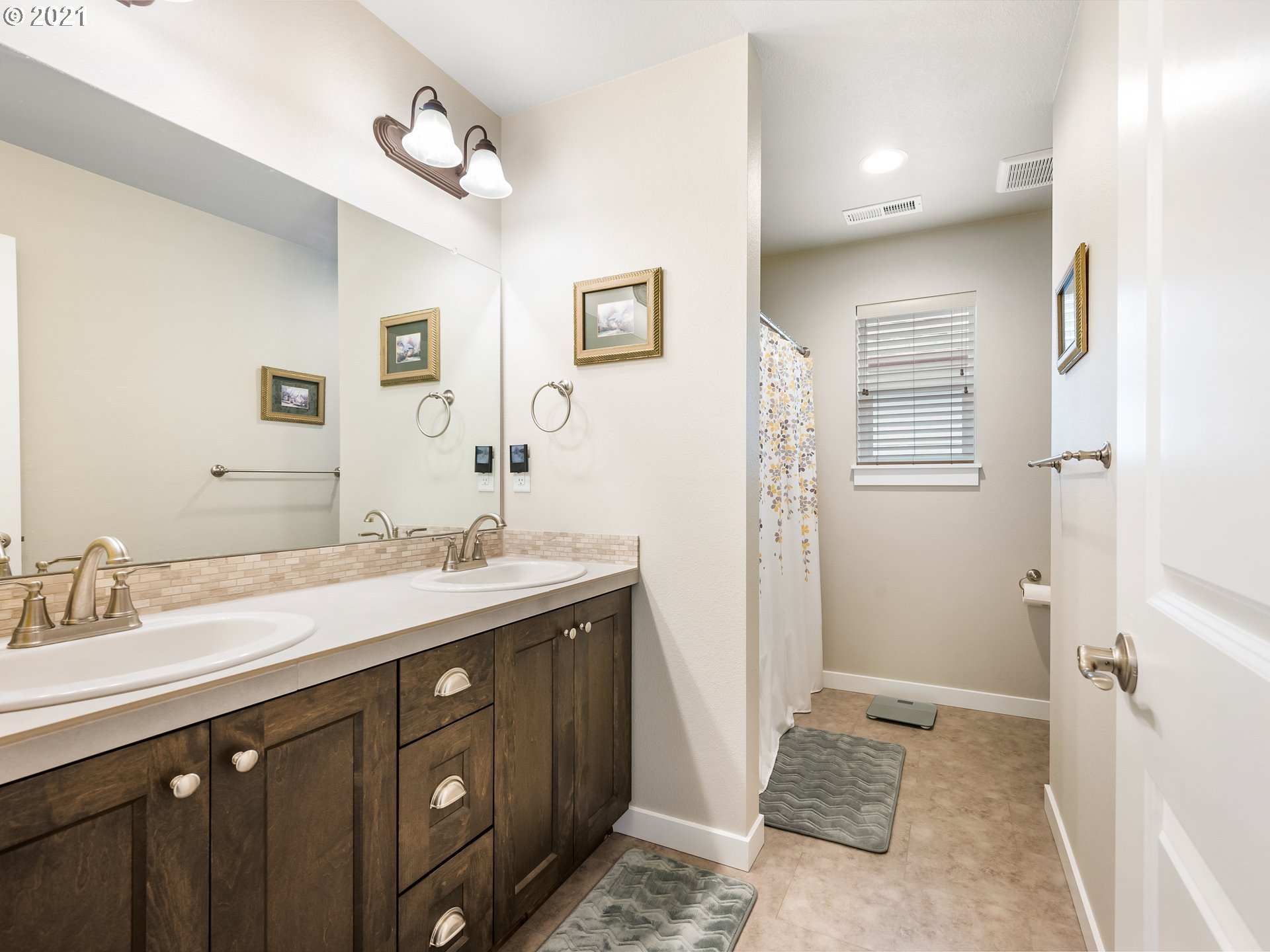 1133 South Union Place Ridgefield, WA 98642 - Photo 20 of 27 a spacious bathroom with a granite countertop sink a mirror and a