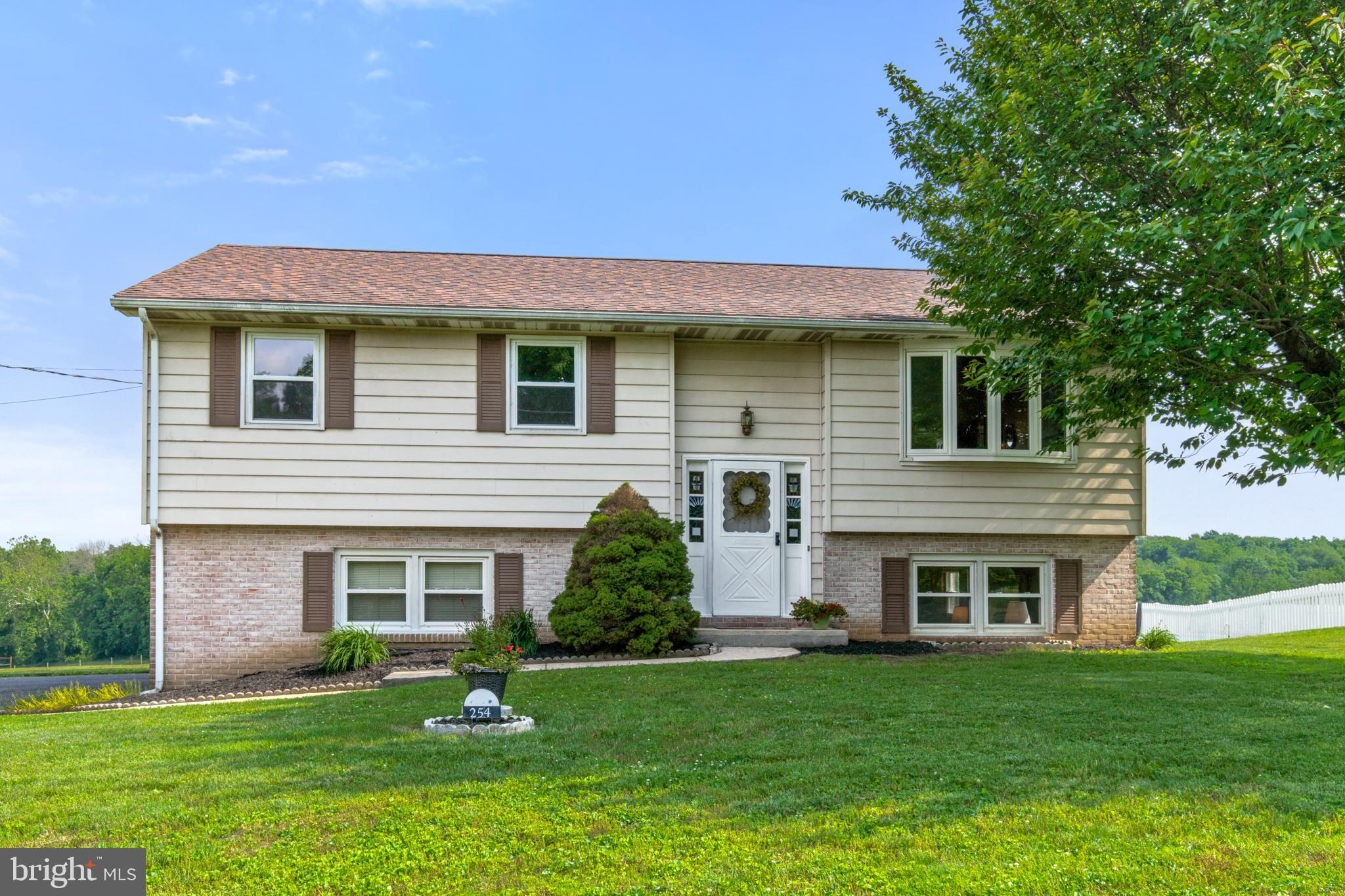 254 Brenneman Road Lancaster, PA 17603 - Photo 2 of 26 Gallery Image 2