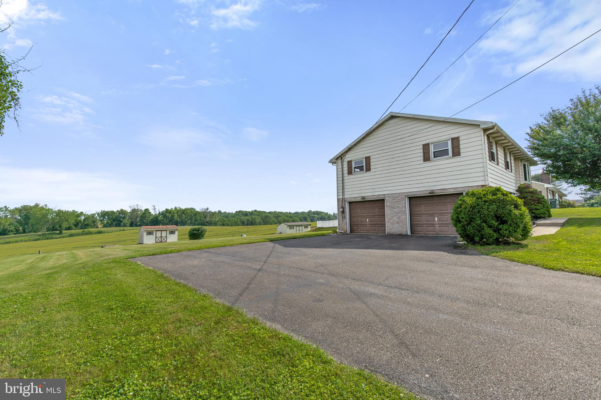 254 Brenneman Road Lancaster, PA 17603 - Photo 3 of 26 Gallery Image 3