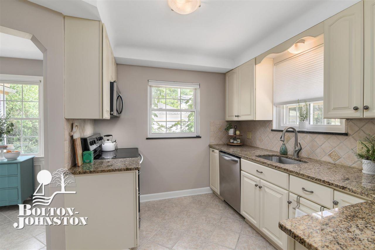 322 Fisher Road Grosse Pointe, MI 48230 - Photo 18 of 45 Kitchen