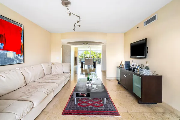 $8,900 | 18911 Collins Avenue, Unit 506 ON 5, Sunny Isles Beach, FL 33160
