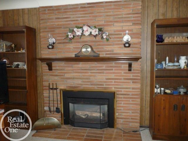 365 Willow Tree Lane Rochester, MI 48306 - Photo 10 of 26 31312163-9.JPG