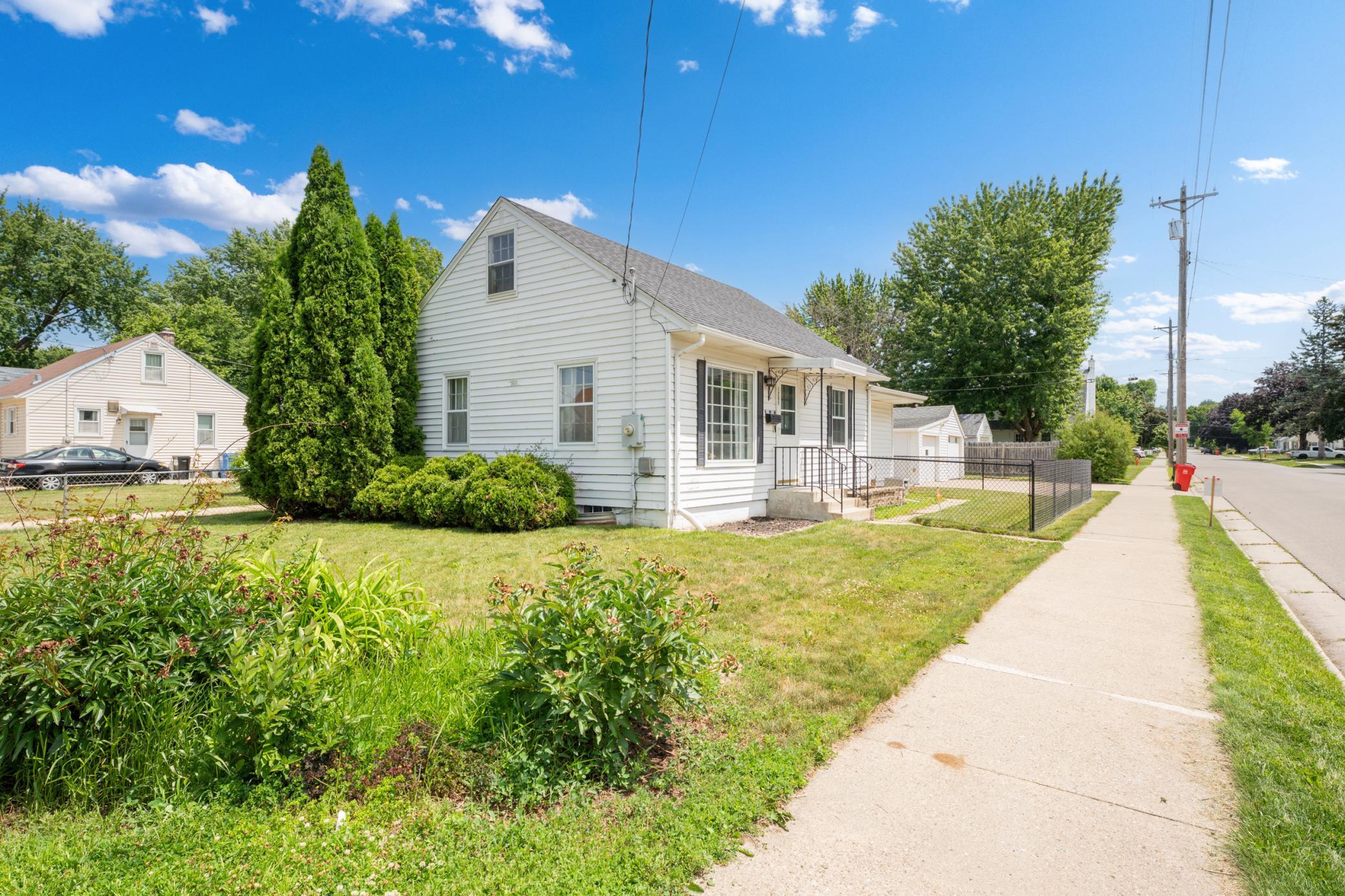 1205 9th Street Northeast Rochester, MN 55906 - Photo 4 of 26