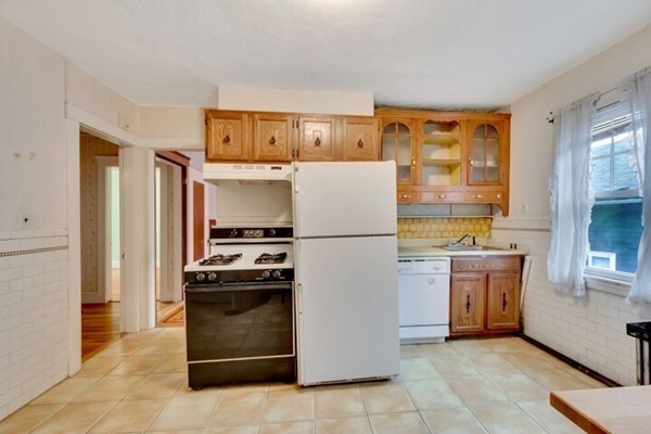 32 Maynard Street Boston, MA 02131 - Photo 9 of 28