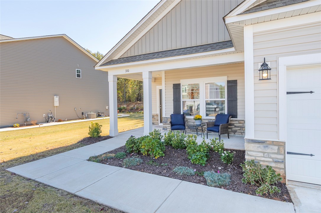 310 Alameda Lane Pendleton, SC 29670 - Photo 3 of 44