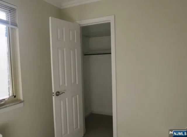 $1,800 | 145 East Clinton Avenue, Unit 6B, Bergenfield, NJ 07621