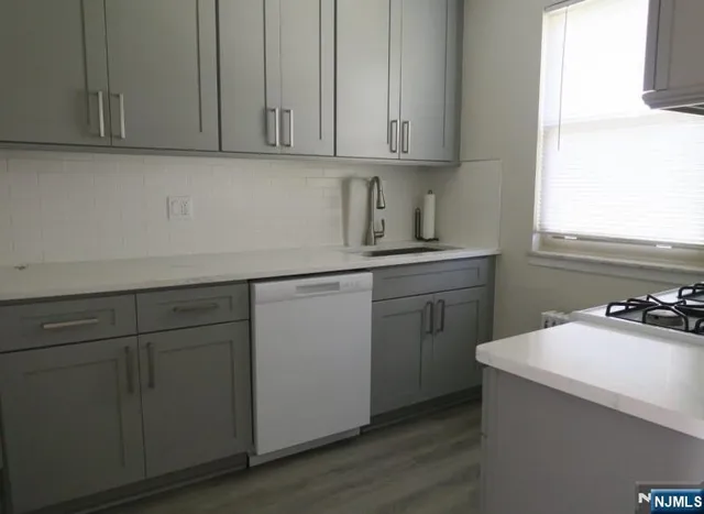 $1,800 | 145 East Clinton Avenue, Unit 6B, Bergenfield, NJ 07621