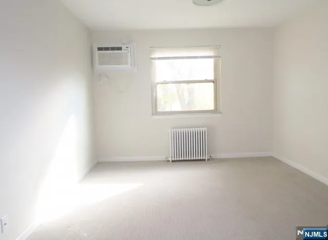 $1,800 | 145 East Clinton Avenue, Unit 6B, Bergenfield, NJ 07621