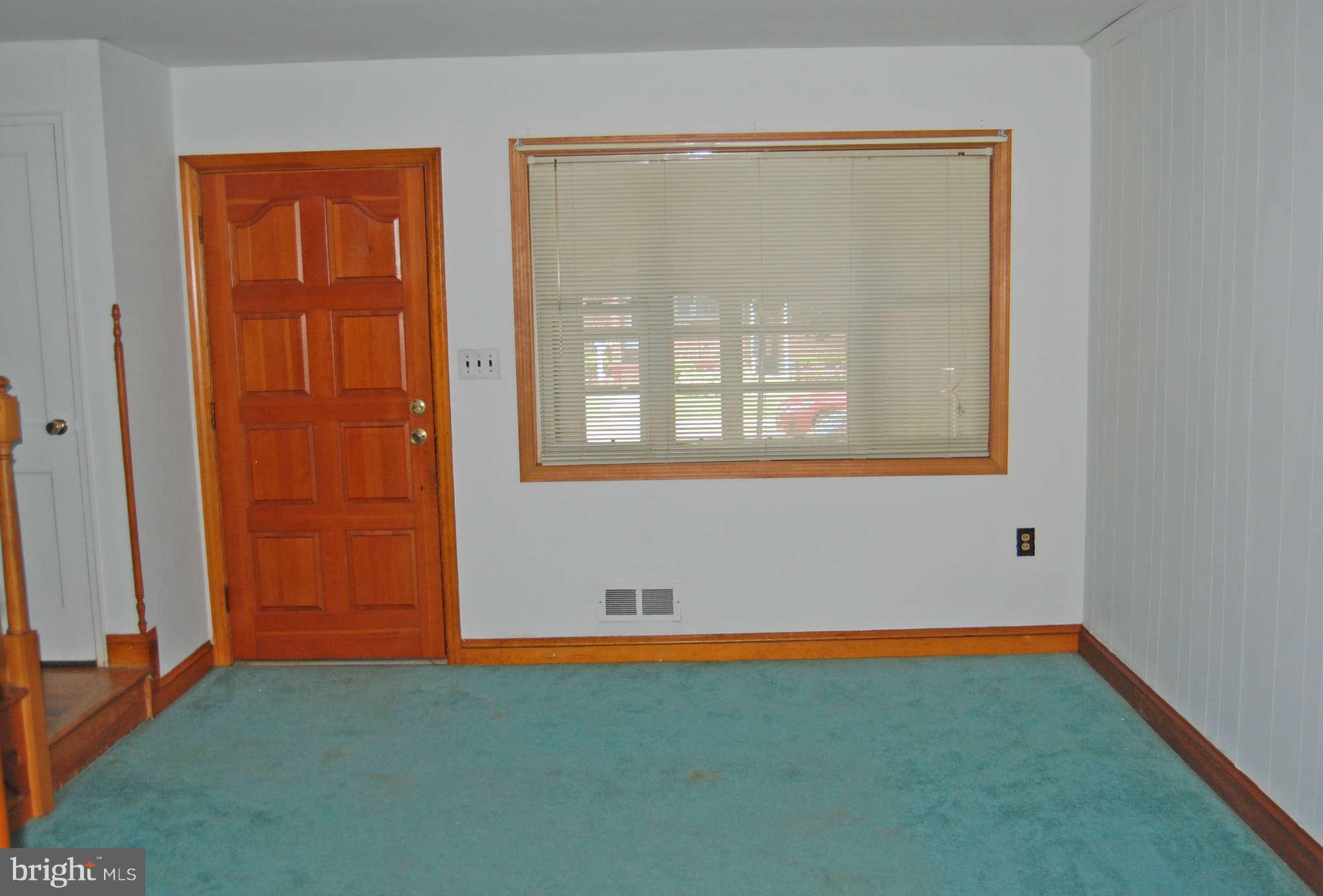1926 Ormand Road Baltimore, MD 21222 - Photo 3 of 14 Living Room