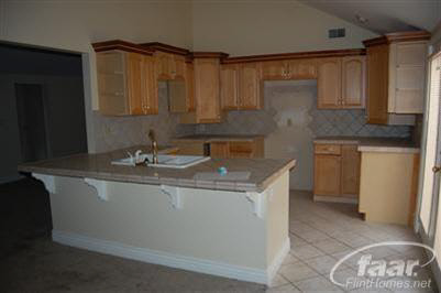 1125 South Genesee Road Burton, MI 48509 - Photo 6 of 9 20124381-5.JPG