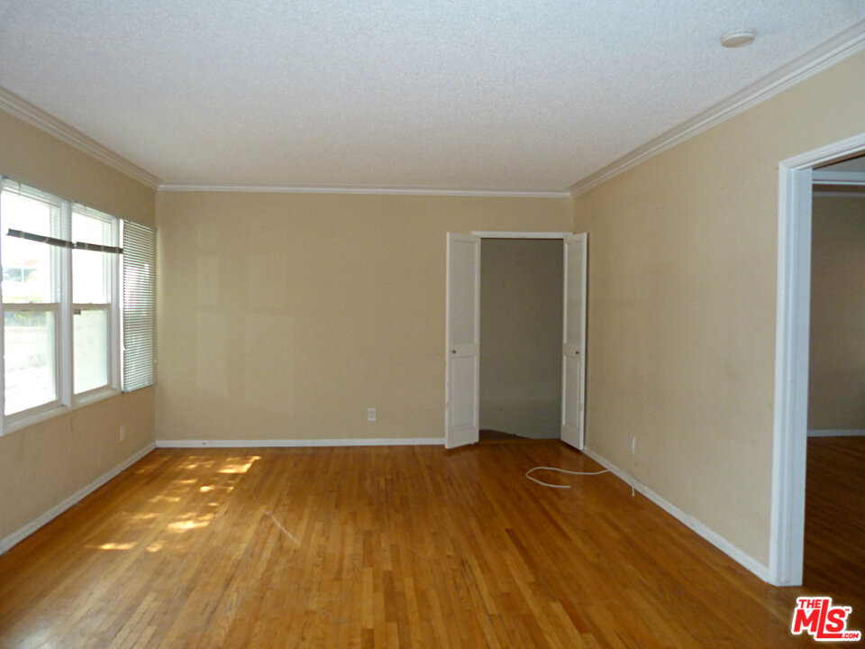 12139 Clarkson Road Los Angeles, CA 90064 - Photo 2 of 12