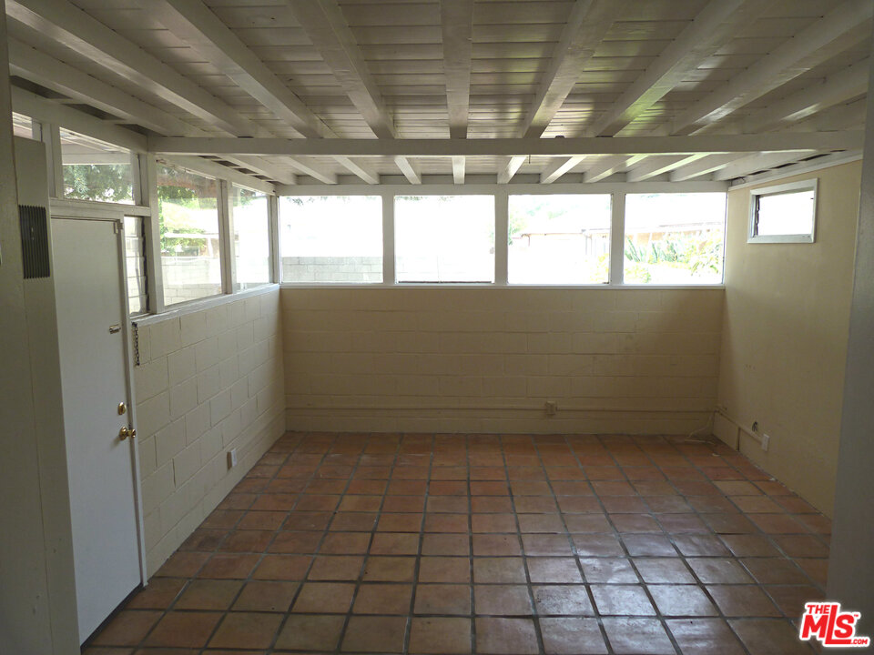 12139 Clarkson Road Los Angeles, CA 90064 - Photo 11 of 12