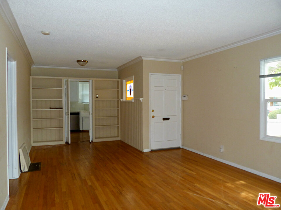 12139 Clarkson Road Los Angeles, CA 90064 - Photo 3 of 12