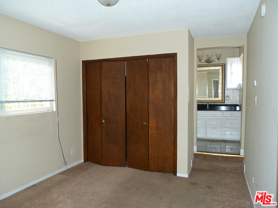 12139 Clarkson Road Los Angeles, CA 90064 - Photo 4 of 12