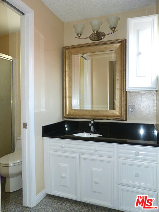 12139 Clarkson Road Los Angeles, CA 90064 - Photo 5 of 12