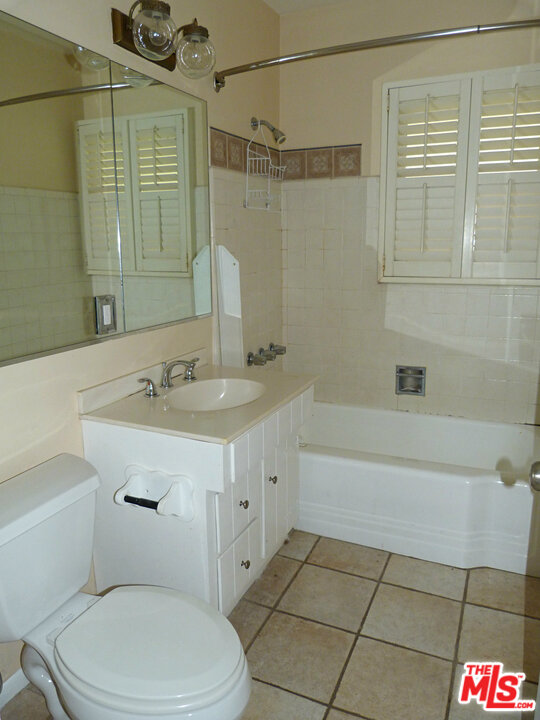 12139 Clarkson Road Los Angeles, CA 90064 - Photo 7 of 12