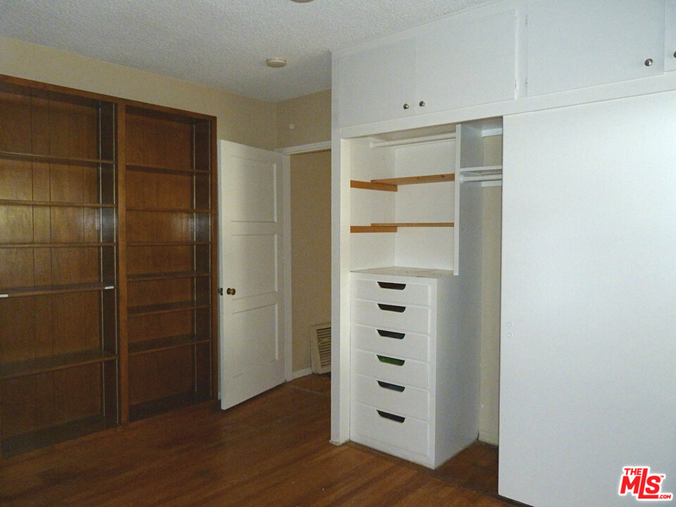 12139 Clarkson Road Los Angeles, CA 90064 - Photo 8 of 12