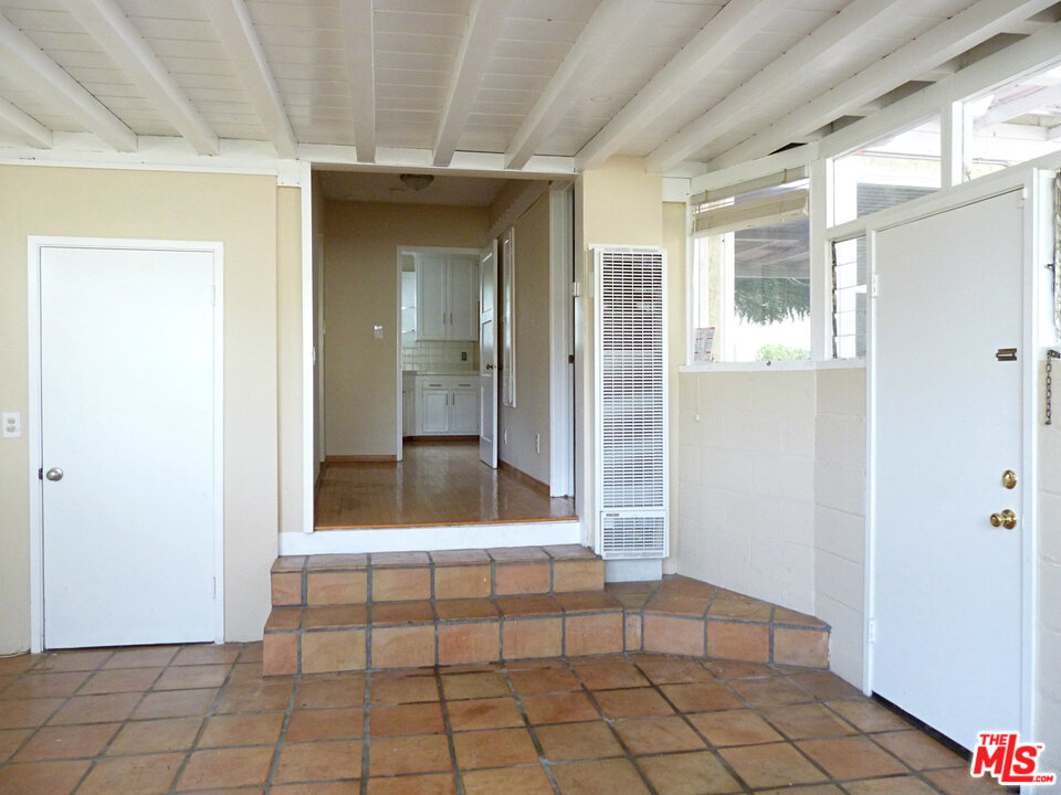 12139 Clarkson Road Los Angeles, CA 90064 - Photo 10 of 12