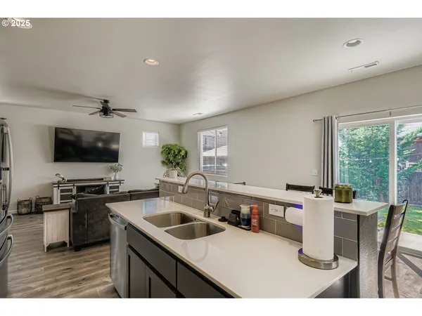 $479,900 | 900 Bear Creek Drive, Molalla, OR 97038