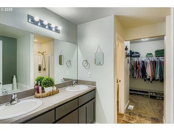 $479,900 | 900 Bear Creek Drive, Molalla, OR 97038