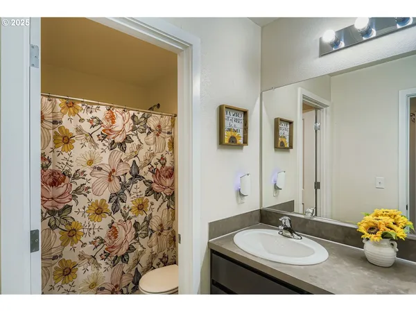 $479,900 | 900 Bear Creek Drive, Molalla, OR 97038