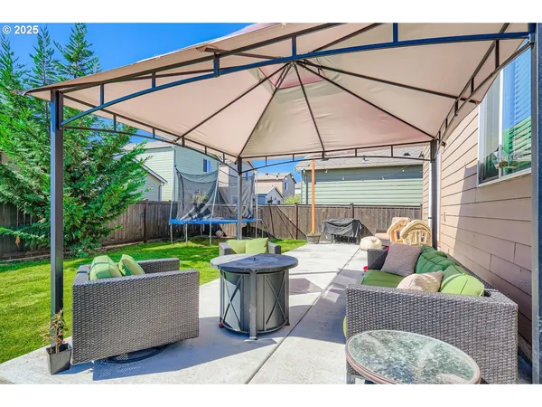 $479,900 | 900 Bear Creek Drive, Molalla, OR 97038