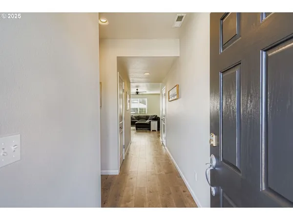 $479,900 | 900 Bear Creek Drive, Molalla, OR 97038