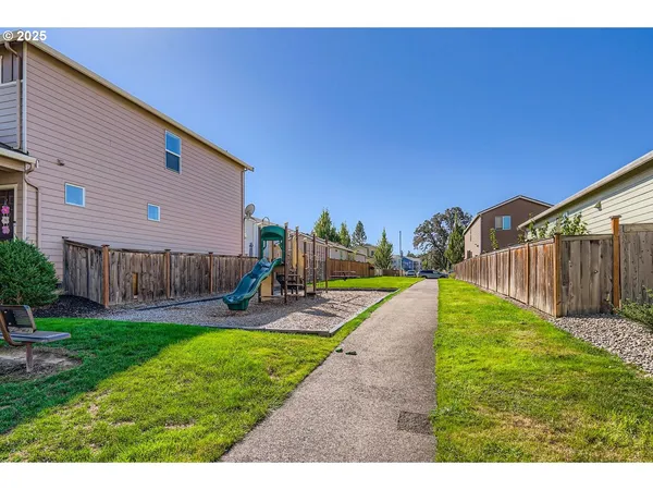 $479,900 | 900 Bear Creek Drive, Molalla, OR 97038