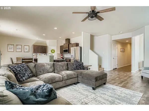 $479,900 | 900 Bear Creek Drive, Molalla, OR 97038