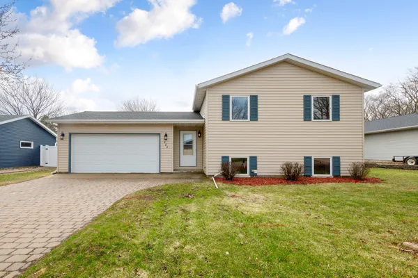 $289,900 | 404 Pilgrim Street, St. Clair, MN 56080