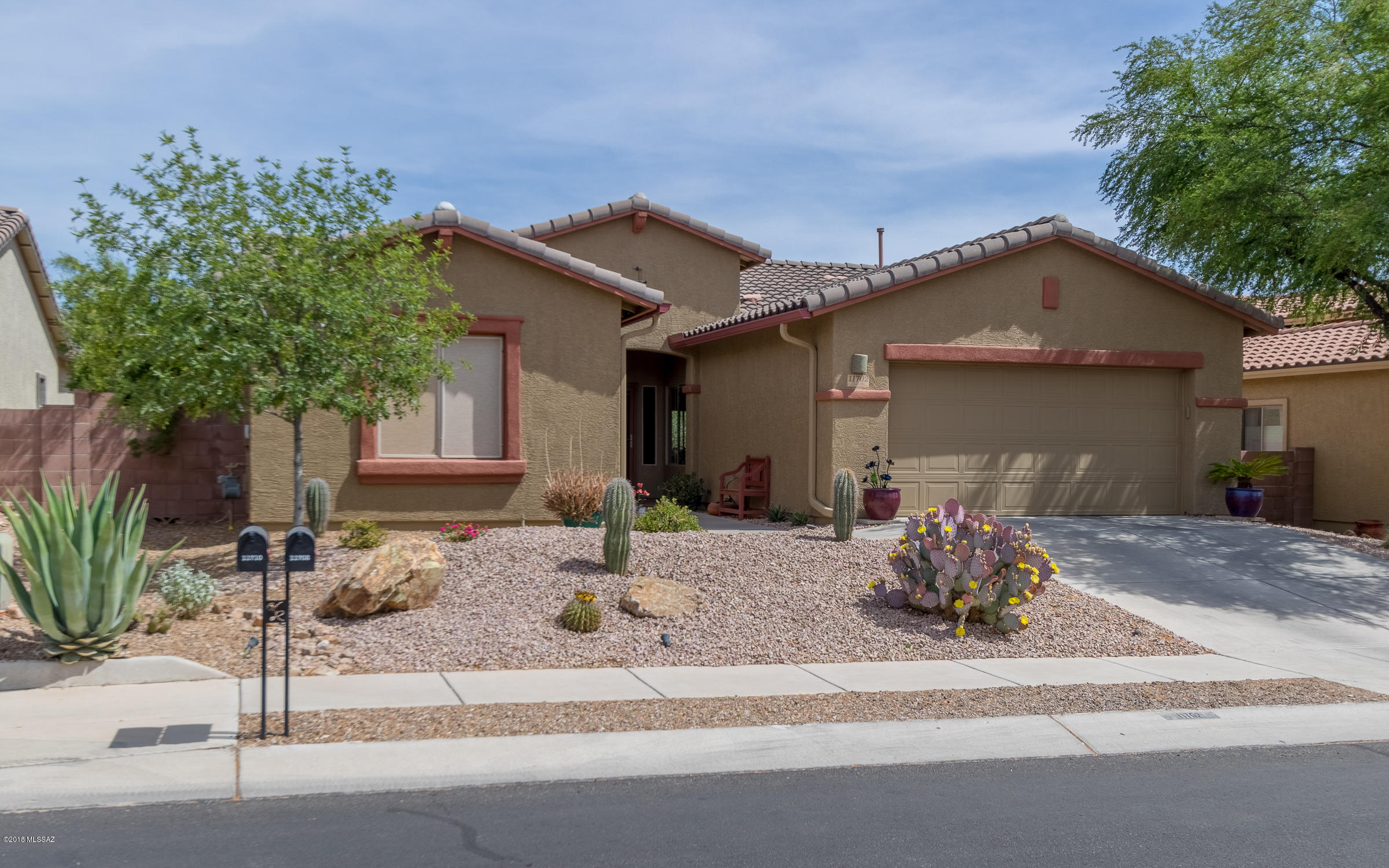 11702 North Peaceful Night Road Oro Valley, AZ 85737 - Photo 2 of 37